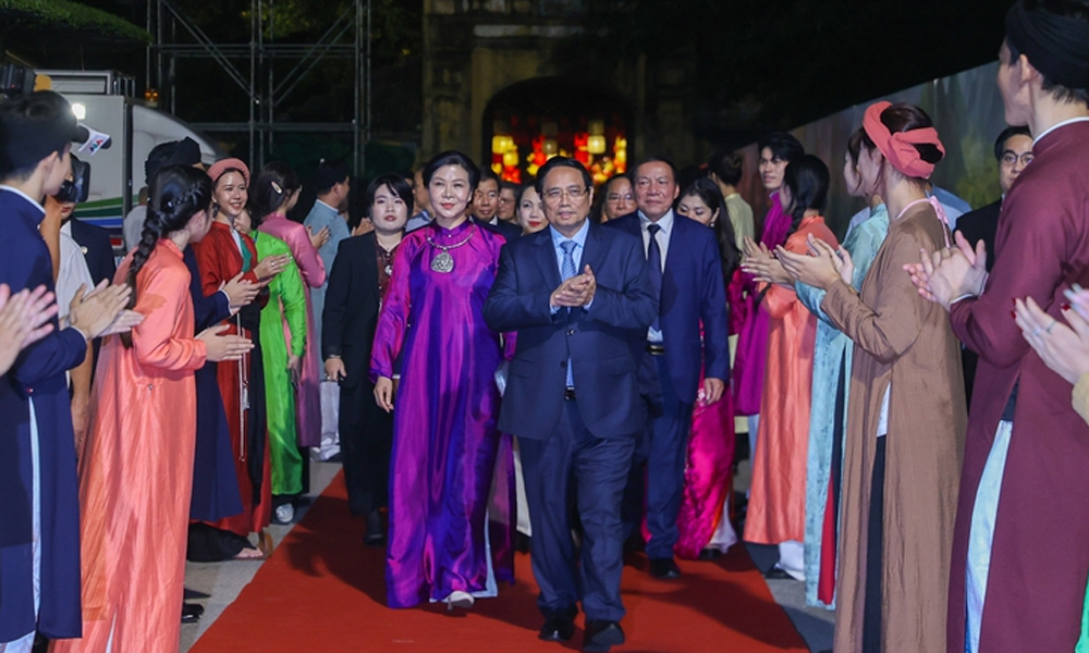PM attends first Cultures of the World Festival in Hanoi